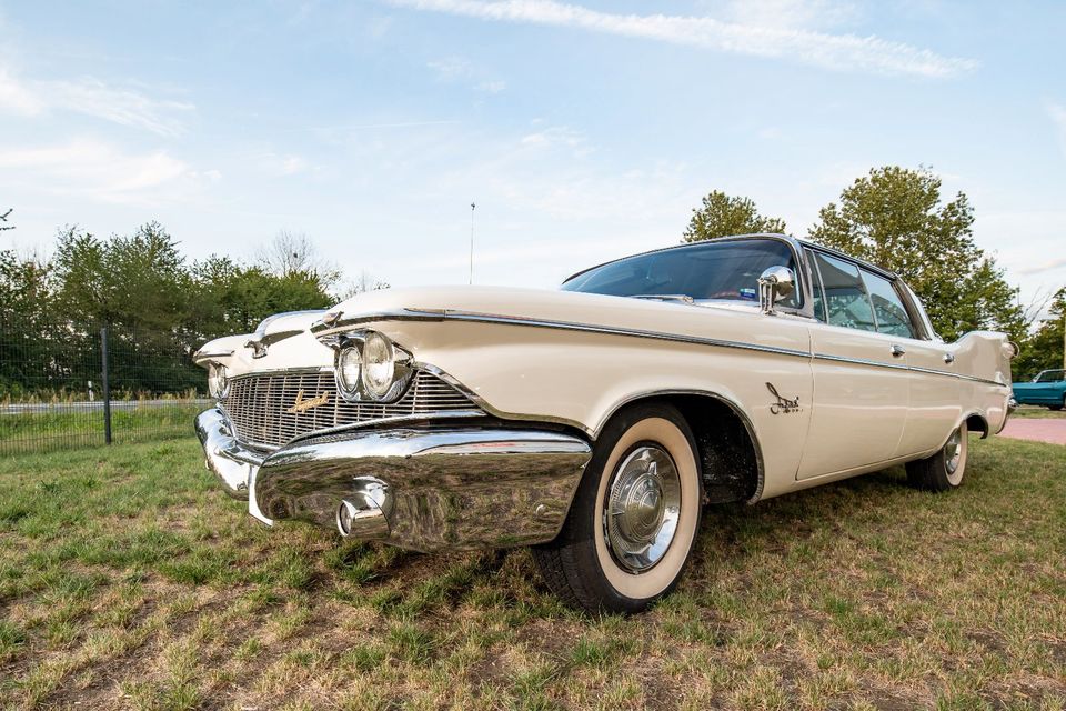 Chrysler Imperial Crown Sedan 4D Hardtop - Oldtimer in Beilrode