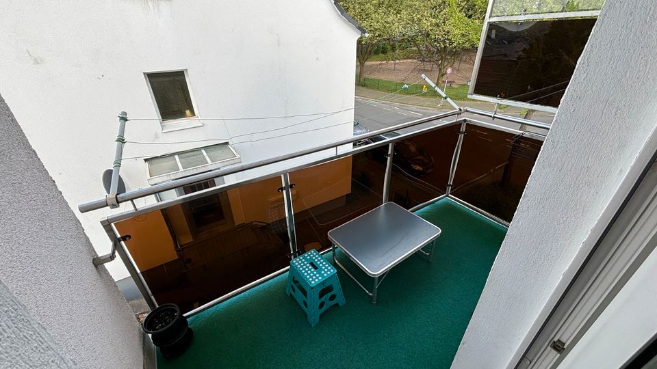 Schöne und geflegte 4-Raum-DG-Wohnung mit Balkon und Garage in RS in Remscheid