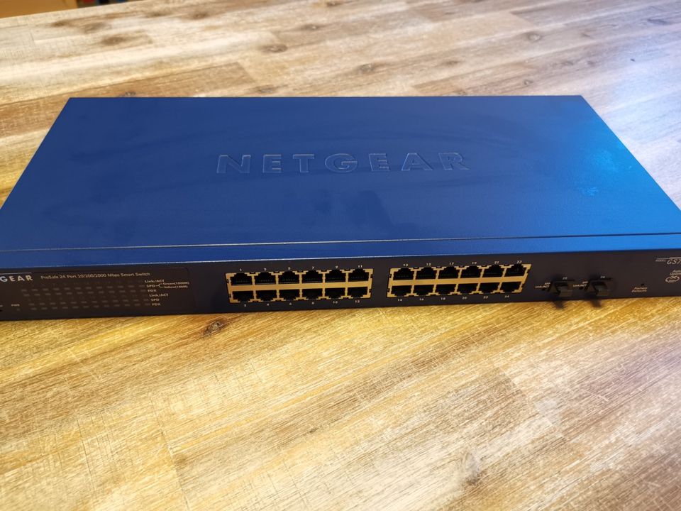 Netgear ProSafe 24 Port 10/1000/1000 Mbps Smart Switch GS724Tv4 in Grevenbroich