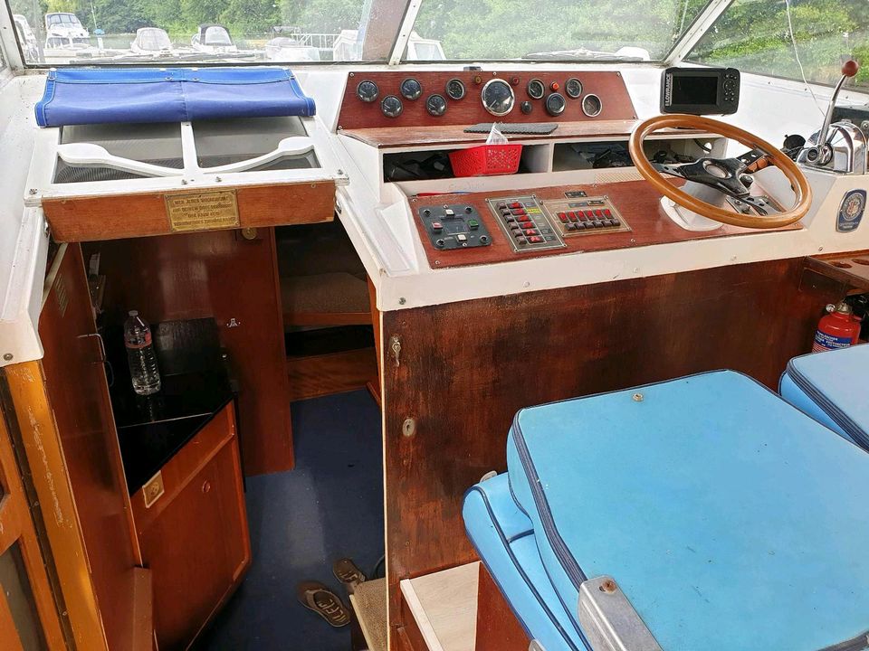 Motorboot Fjord Attache Cabin in Berlin