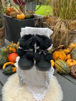 Mädchen UGG Boots Stiefel Winter schwarz Bommel Top 30 Hessen - Mörfelden-Walldorf Vorschau