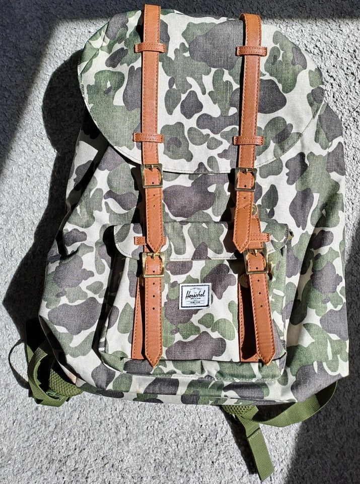 Herschel Rucksack Little America Mid Volume Camo Frog grün in Schwelm