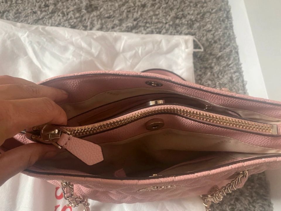 Rosa Guess Tasche, kaum benutzt und wie neu in Saarbrücken