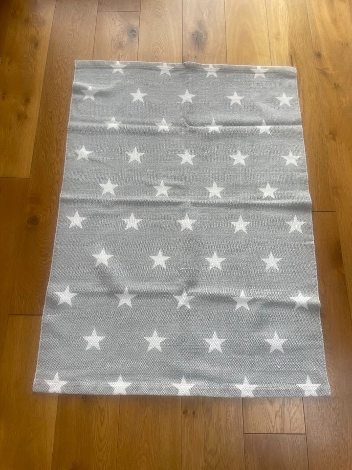 2x Kinderteppich H&M grau Sterne 90x130 cm in Laubach