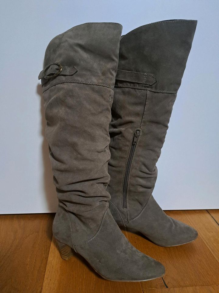 Stiefel mit kleinen Absatz in Dortmund