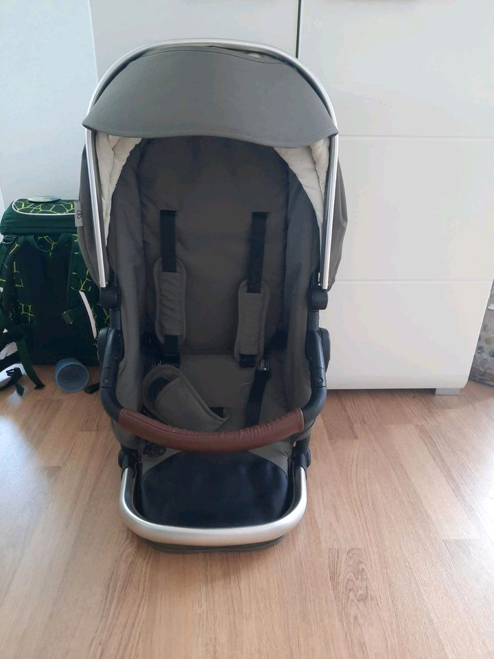 Bonavi Kinderwagen in olivgrün mit Sportaufsatz in Bünde