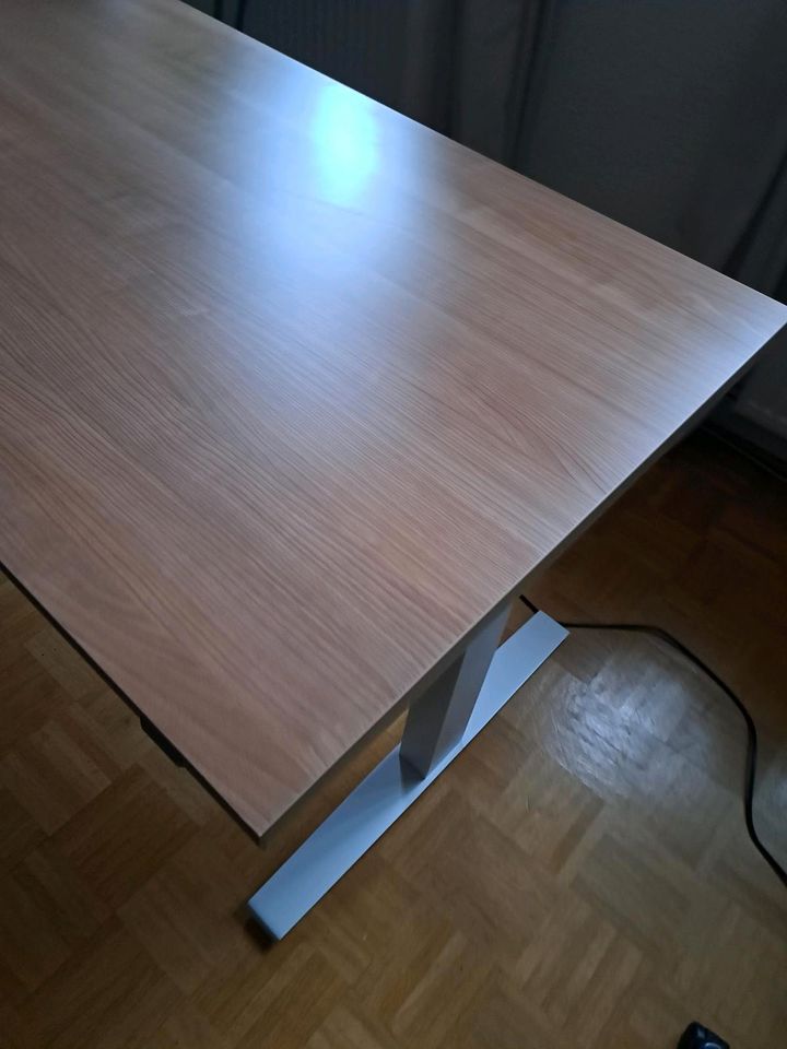 Schreibtisch elektr. höhenverstellbar, Holzoptik, 160x80 cm, neu in Hamburg