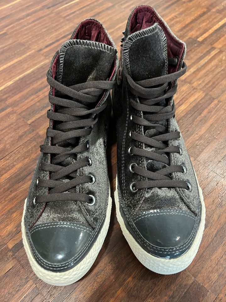 *NEU*SONDERMODELL* Converse Chucks Anthrazit Samt Nieten Größe 40 in Rutesheim  