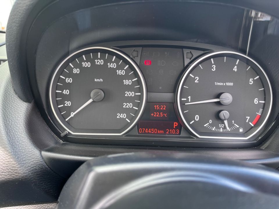 BMW 118i Cabrio - Automatik, Anhängerkupplung, Navi in München
