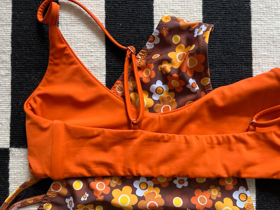 Bikini Aya Label + Butter & hazel orange braun Blumen in Berlin