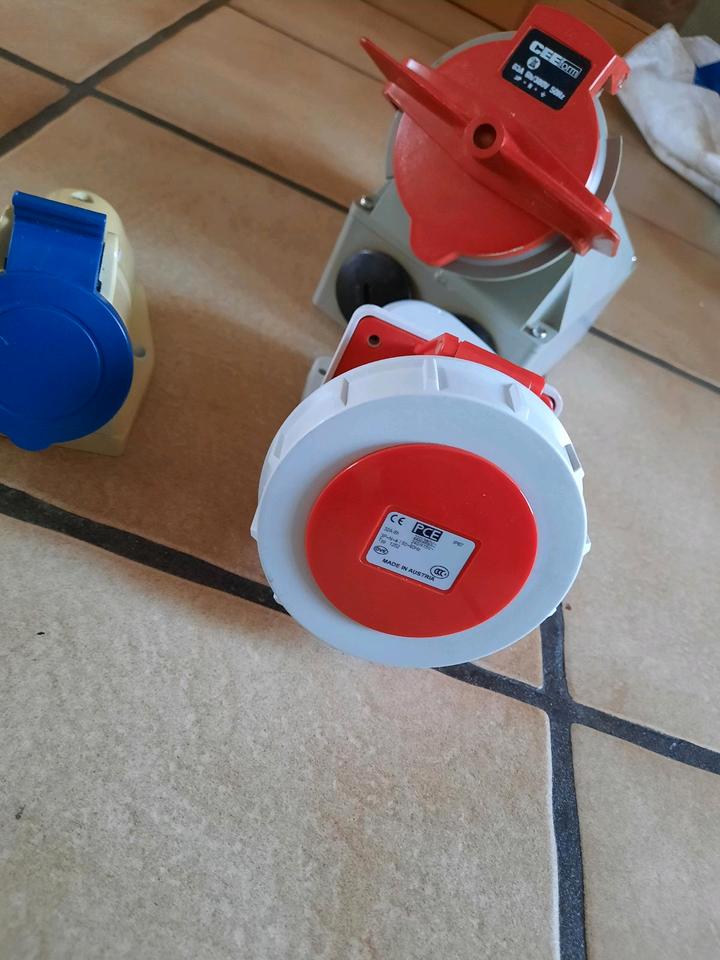 3 x Aufputzsteckdosen: 3-Pol und 2Stück 5-Pol, 400V, 32A-6h, IP67 in Kornwestheim
