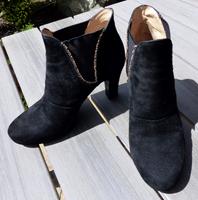 Lloyd Stiefeletten Plateau schwarz Leder Gr. 5,5 / 38,5 wie NEU Schleswig-Holstein - Glinde Vorschau