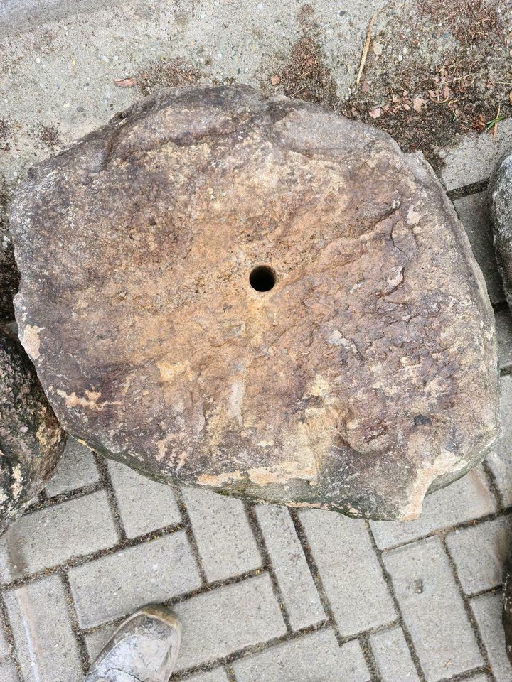 Quellsteine, Sprudelstein, Wasserspiel, Teich, Gartenteich in