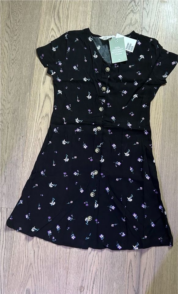 H&m Mädchen Kleid Blümchen Gr. 146 neu mit Etikett in Lampertheim