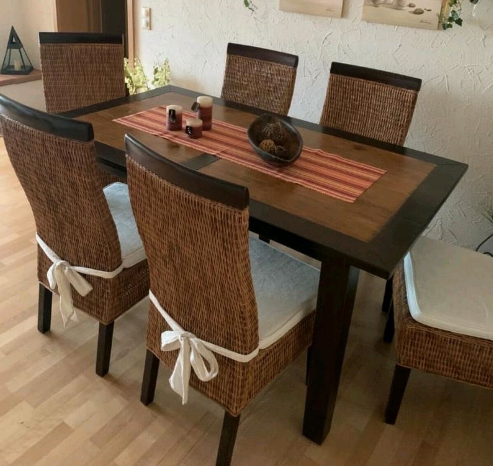 Luxuriöser Esstisch mit 6 Stühlen in Marktredwitz
