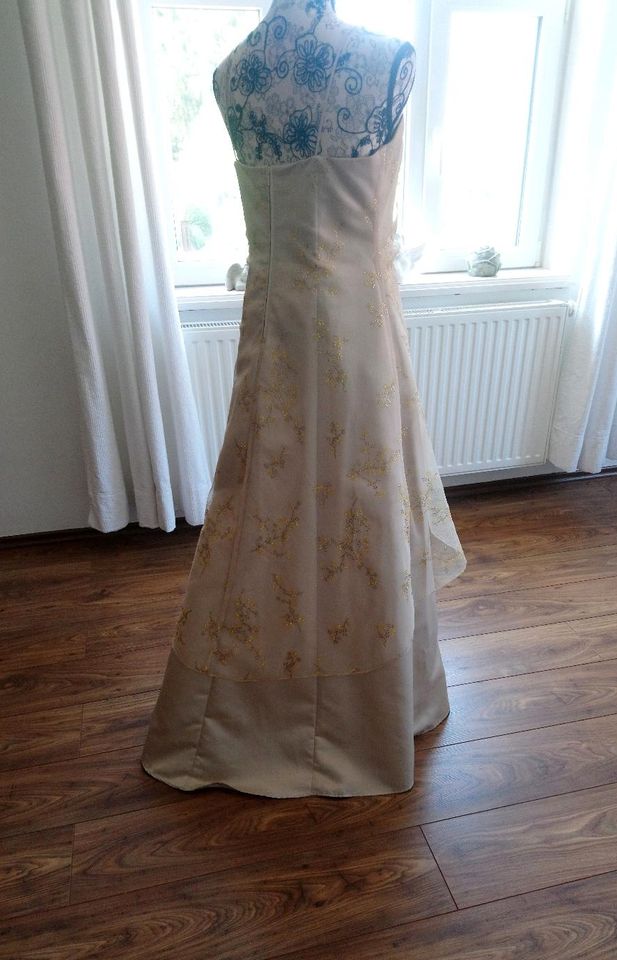 Abendkleid Traum in GOLD in Bad Fallingbostel