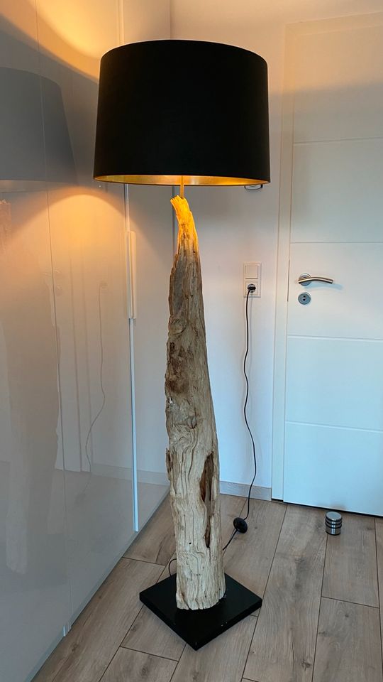Stehlampe aus Holz von Möbel Höffner 30 x 30 x 170 cm in Hamburg