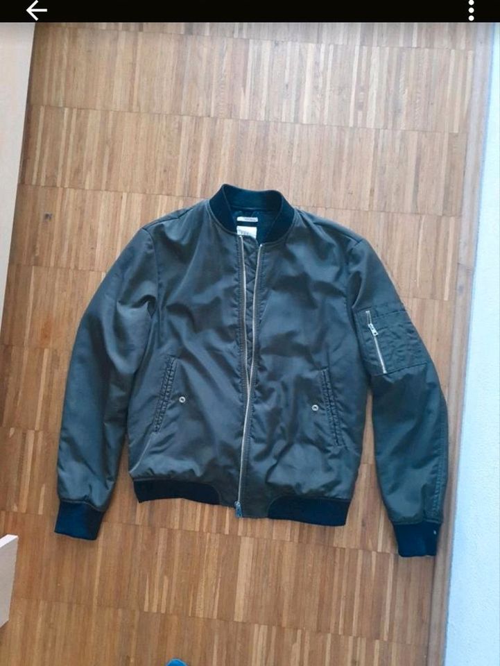 ZARA UNISEX  JACKE Gr. S  wie neu in München