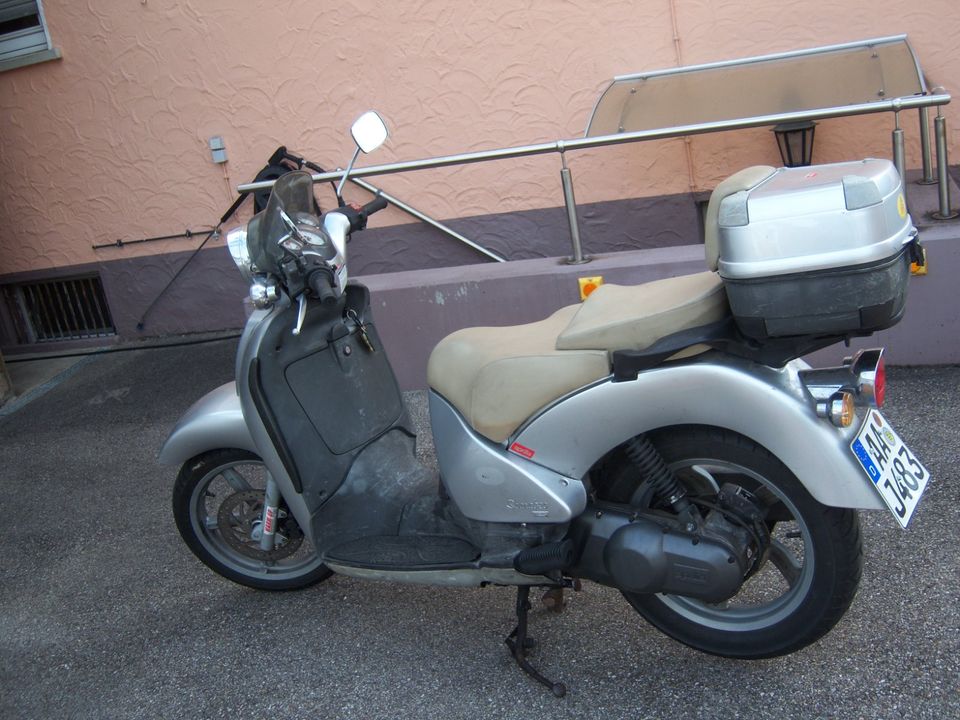 Roller Aprilia Scarabeo 125 in Oberkochen