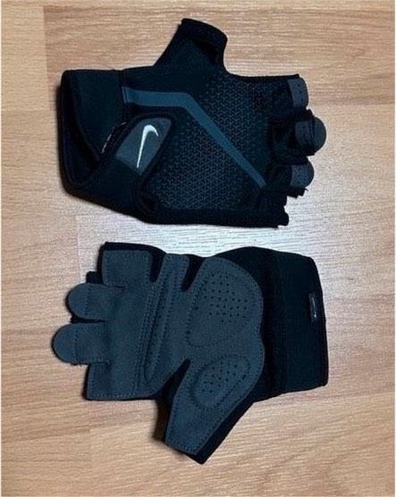 Nike Handschuhe • Sporthandschuhe • schwarz • Größe M • wie neu in Leverkusen