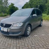 Sehr Schöner VW Touran TDI Scheckheftgepflegt Wenig Kilometer ! Niedersachsen - Norden Vorschau