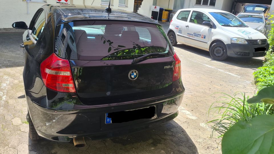 BMW 118 d - Sehr gepflegt 2 Hand+Alu 6 Gang Tüv Neu in Breisach am Rhein  