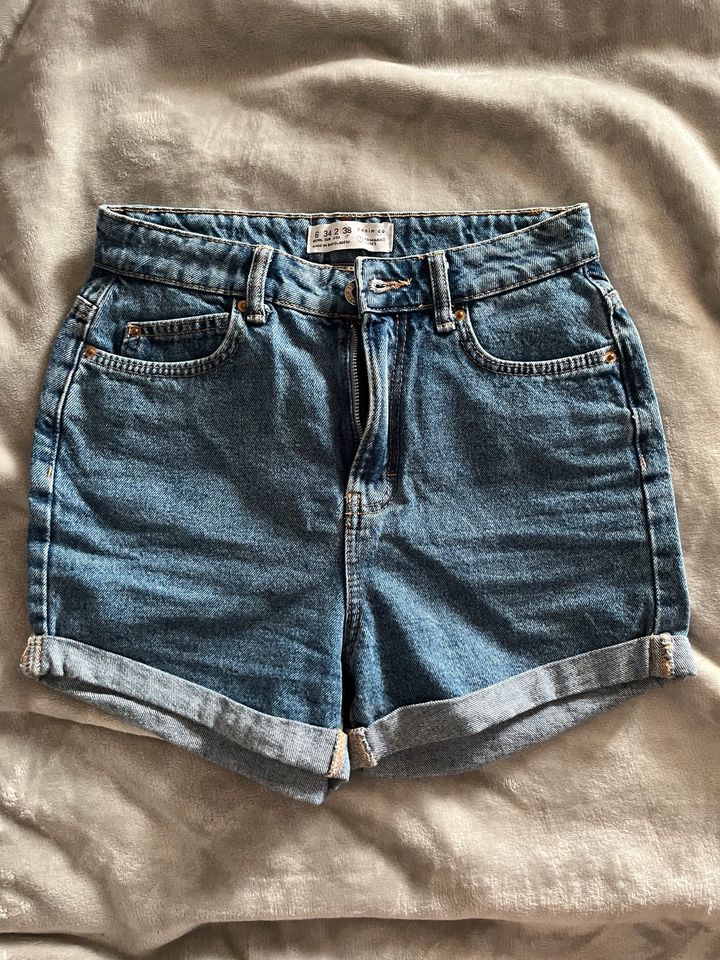 Primark Jeansshorts 34 & Berschka in Stuttgart