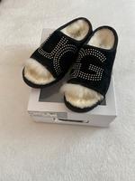 Ugg Slide Stud Hausschuhe Puschen Gr. 39 schwarz Lübeck - St. Lorenz Nord Vorschau