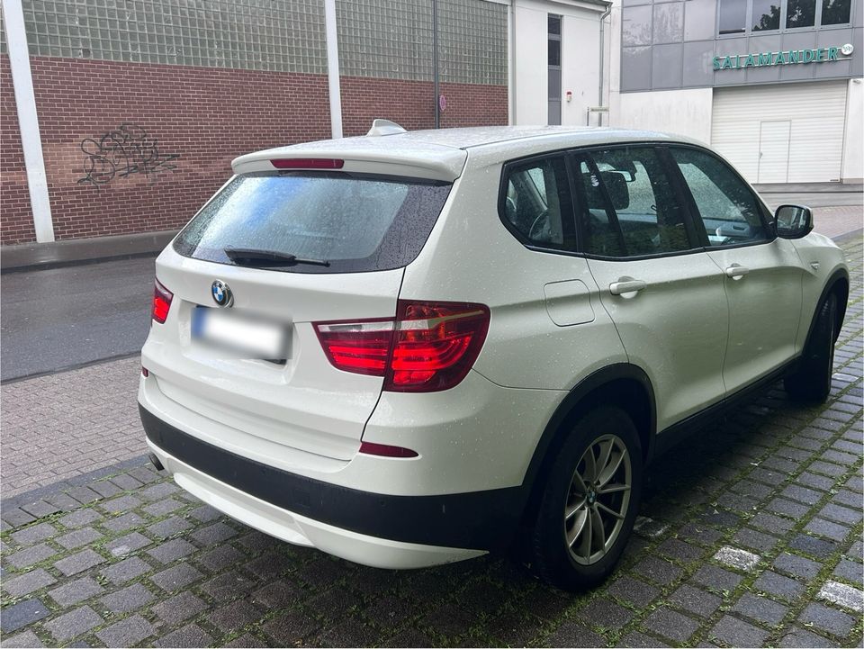 BMW X3 SUV Navi Leder Multimedia Xenon LED sehr gepflegt in Wuppertal