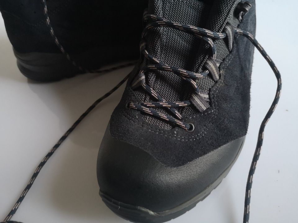 Damen Wander Schuhe Boots LOWA EXPLORER GTX Gr 41 blau Leder in Erkrath