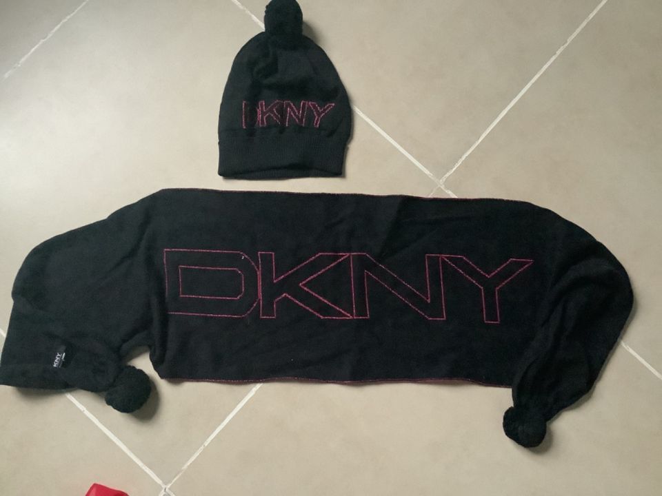 DKNY Set ( Schal und Mütze) in Brandenburg an der Havel