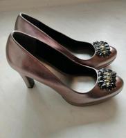 Plateau Pumps in Altsilber verziert mit Strasssteinen in Gr. 38,5 Hessen - Rüsselsheim Vorschau