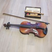 Alte Geige mit Bogen,Moeck Tuju 223 Barock Sopranflöte,Flöte Hessen - Darmstadt Vorschau
