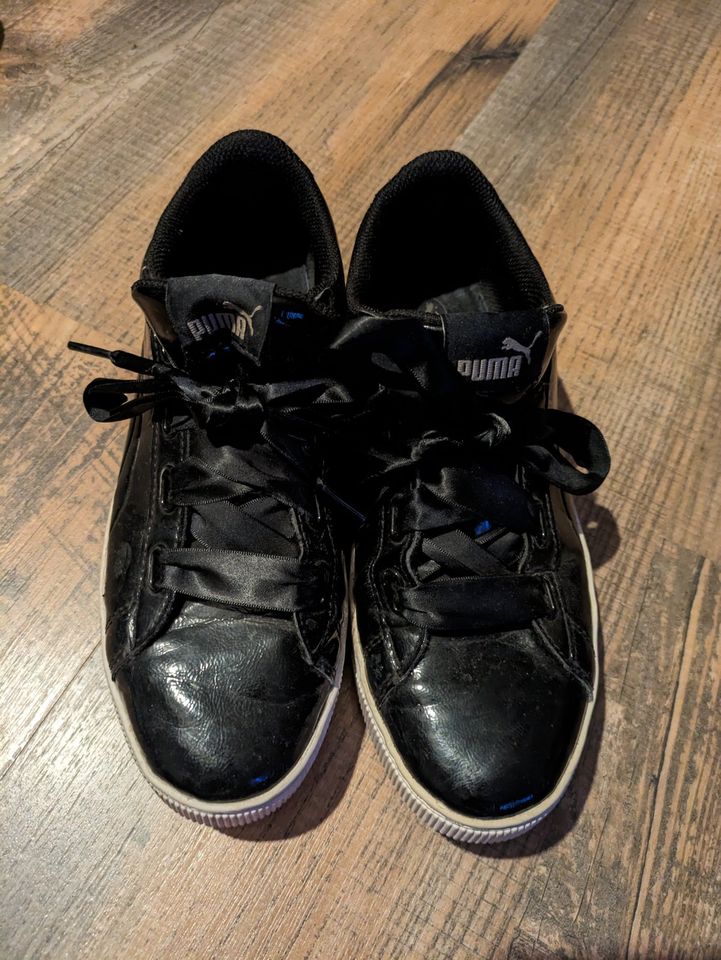 Puma Sneaker Schuhe Turnschuhe gr. 40 schwarz weiß in Kalkar