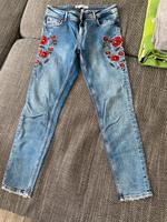 Zara Jeans Damen Gr. 36 Gr. S Klatschmohn blau Stickerei Sachsen-Anhalt - Sangerhausen Vorschau