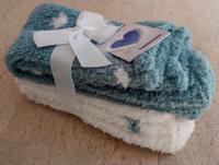 Neu mit Etikett - Kuscheliges Socken Paar in Weiß und Blau 35-38 Sachsen - Radeberg Vorschau