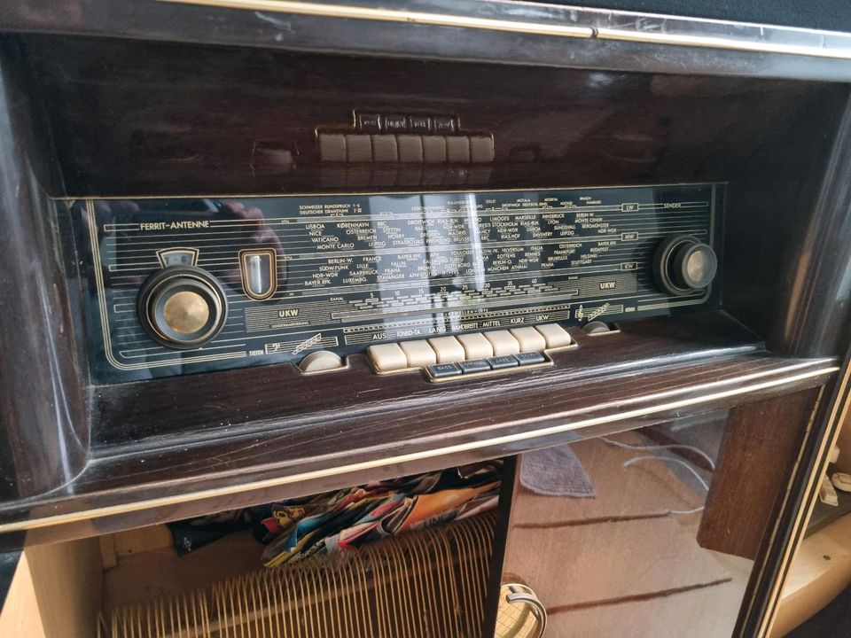 Radioschrank von Kuba in Hamburg
