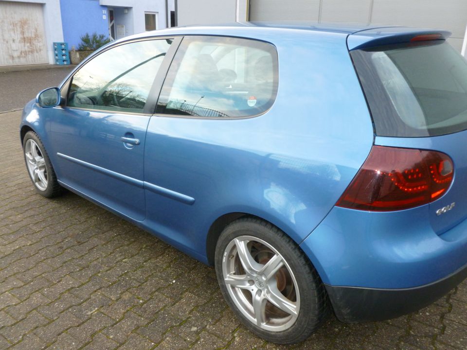 Volkswagen Golf 5, Sportline 2.0 FSI, 150 PS, Top Zustand in Pforzheim