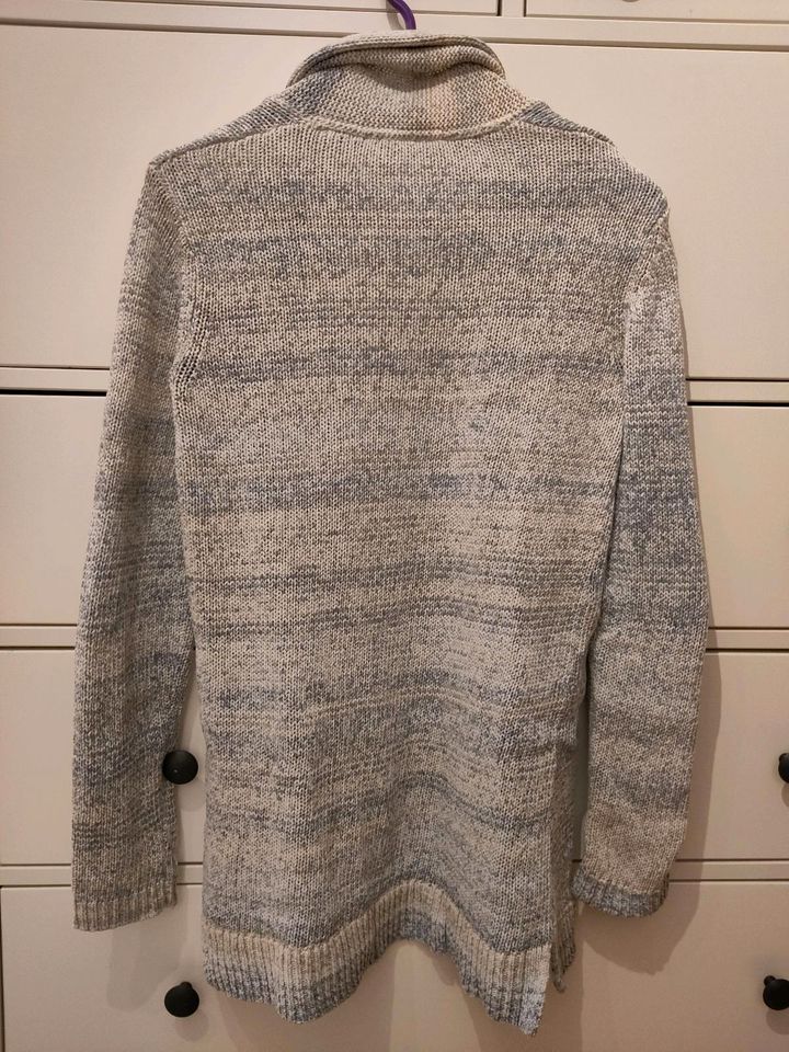 Strickjacke Cardigan in Kiel