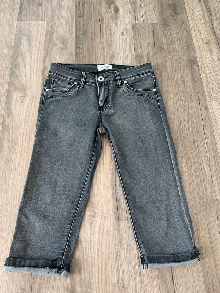 Mädchenkleidung Hailys Jeans kurze Hose Shorts grau in Gersthofen