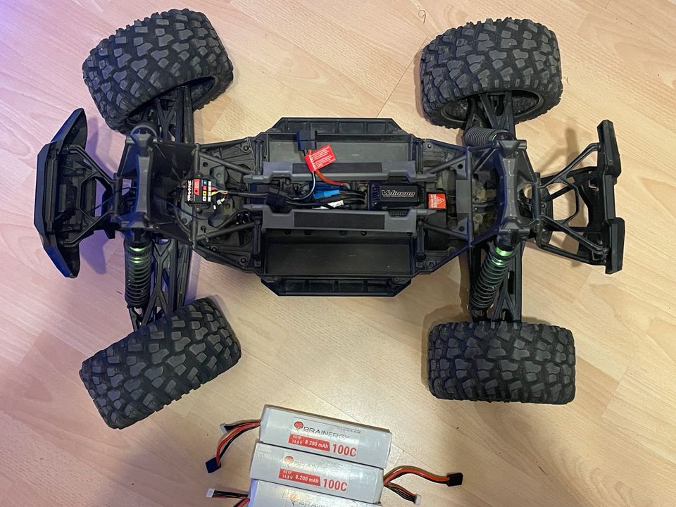 Traxxas Xmaxx 8s RC Auto mit Akkus 4 Stück Brainergy  8200mah in Würzburg