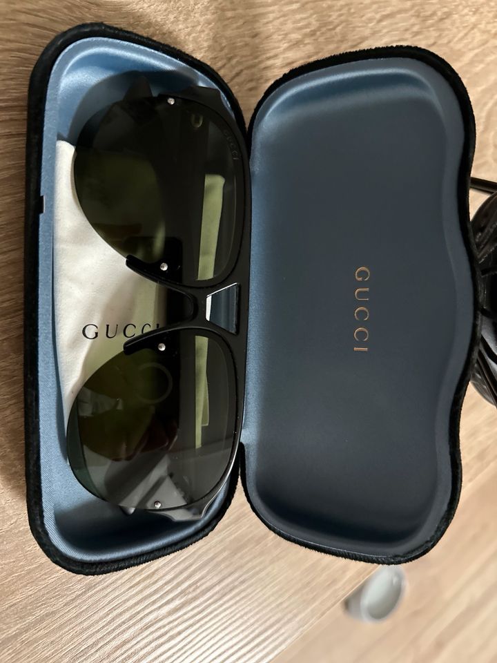 Gucci Sonnenbrille NP 400 in Gunzenhausen