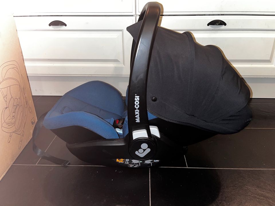 Maxi cosi Marble Babyschale mit Station & Isofix in Brüggen