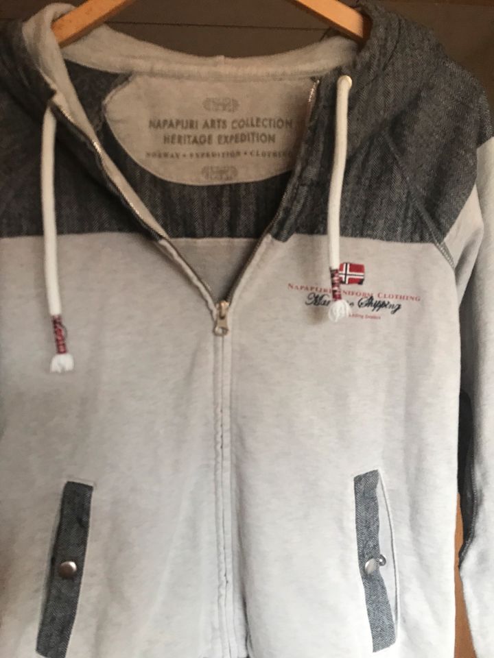 Napapijri Damen Hoody Jacke Gr 40 in Werne