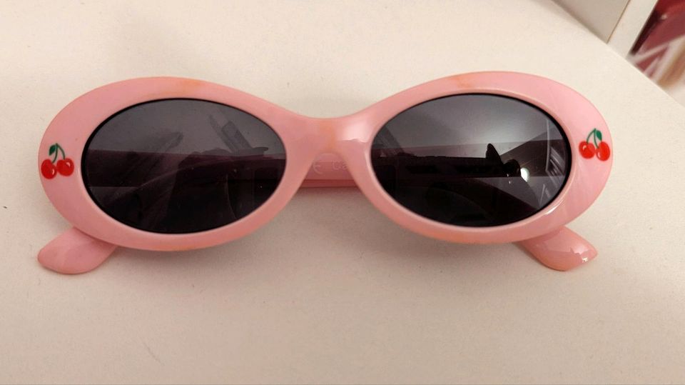 Mädchen Sonnenbrille rosa Kirschmotive in Köthen (Anhalt)