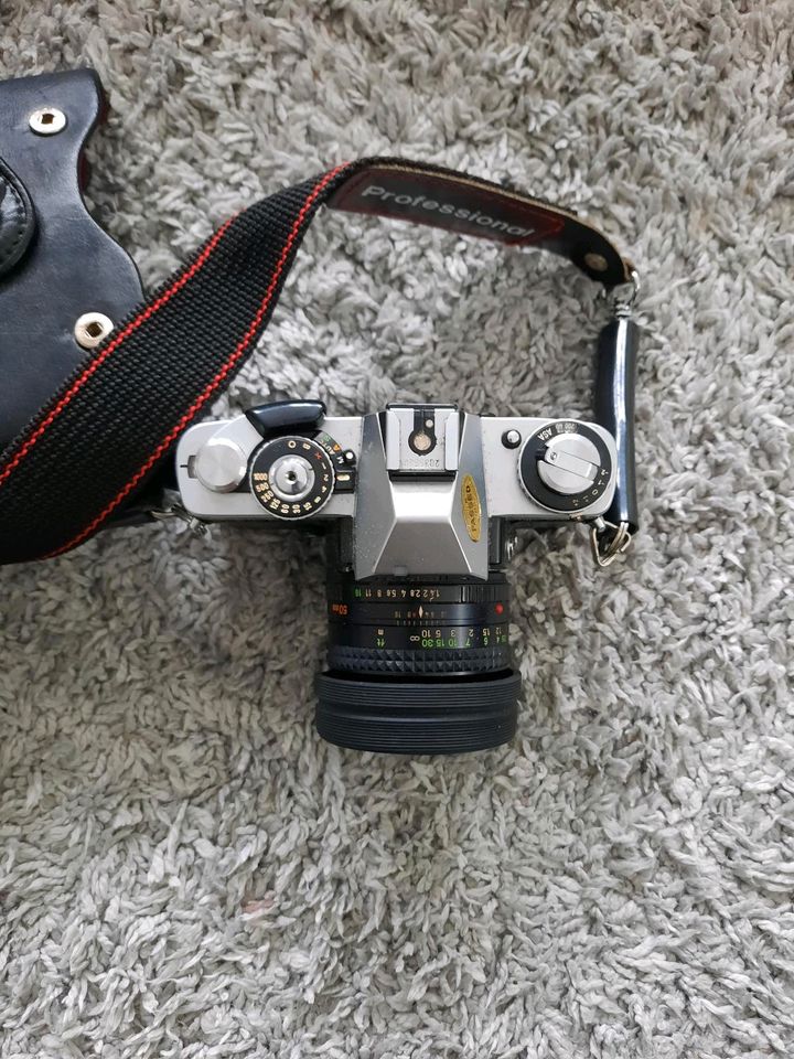 Minolta XD7 Spiegelreflexkamera mit 50mm Objektiv in Windhagen