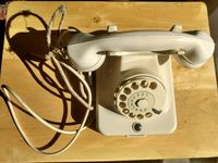 altes Telefon, Wählscheibentelefon W48 weiss Schauzeichen, retro Bayern - Karlsfeld Vorschau