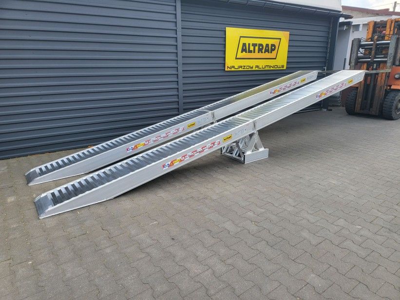 Alurampen 4 m 5500 kg Auffahrrampen NEU Bagger Tieflader 155/40 in Bayern -  Kissing | Gebrauchte Baumaschinen kaufen | eBay Kleinanzeigen ist jetzt  Kleinanzeigen