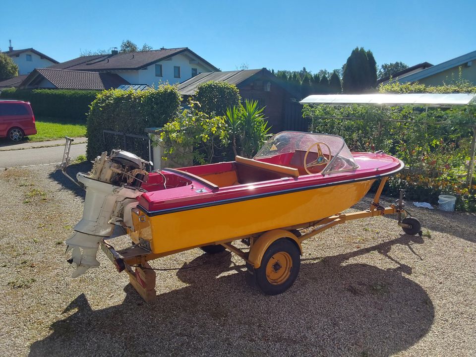 Kleines Motorboot mit 40 PS in Hattersheim am Main