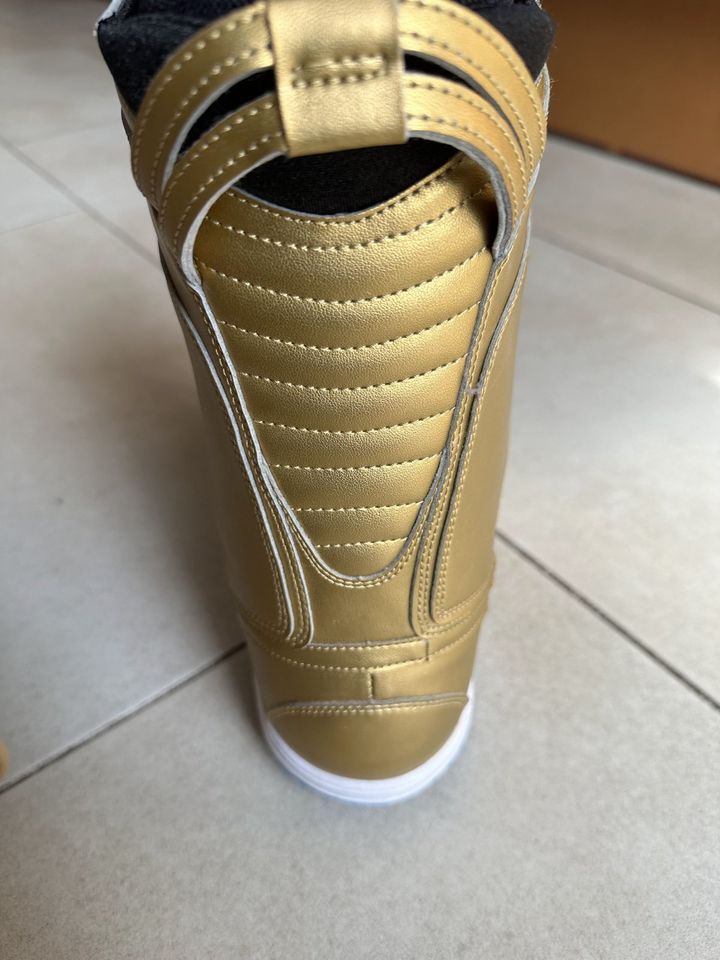 Snowboard Boots Damen NIKE VAPEN Metallic Gold Gr. 39/ US 8 in Hamburg